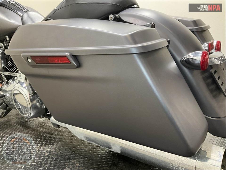 2017 Harley-Davidson FLHXS STREET GLIDE SPECIAL — фото 28