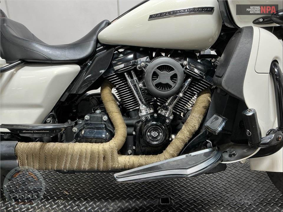 2018 Harley-Davidson FLTRXS ROAD GLIDE SPECIAL — фото 6