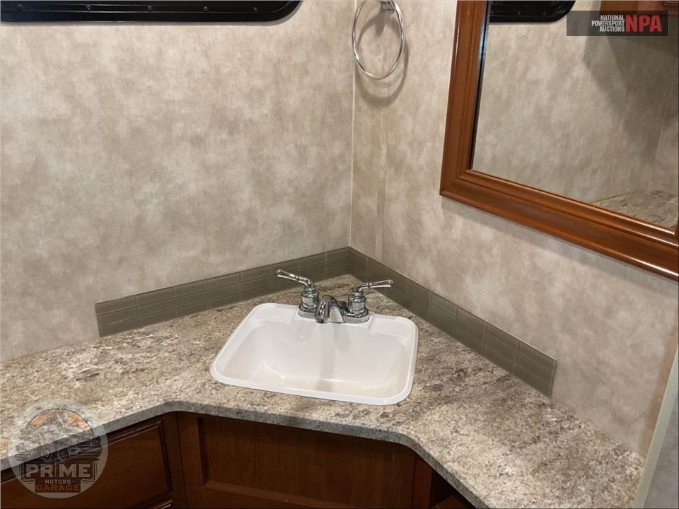 2019 Winnebago M-32YE FORD - VISTA SERIES — фото 22