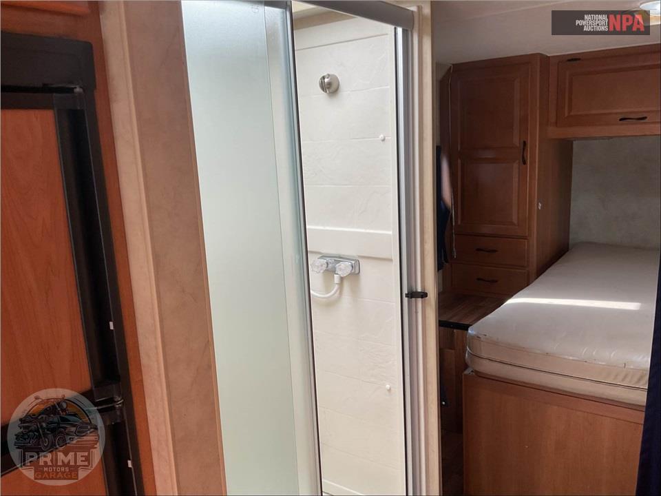 2013 Thor Motor Coach M-28A - MAJESTIC SERIES — фото 23