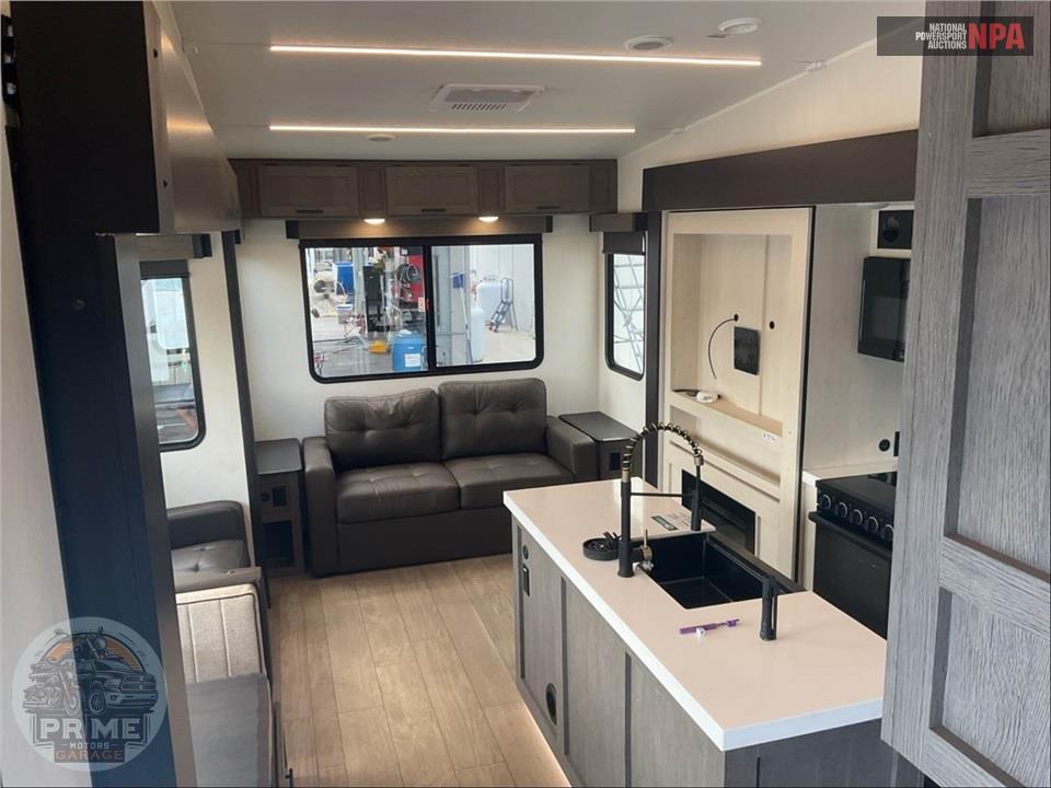 2026 Cherokee By Forest River M-3650SUITE Arctic Wolf Fifth Wheel Series — фото 6