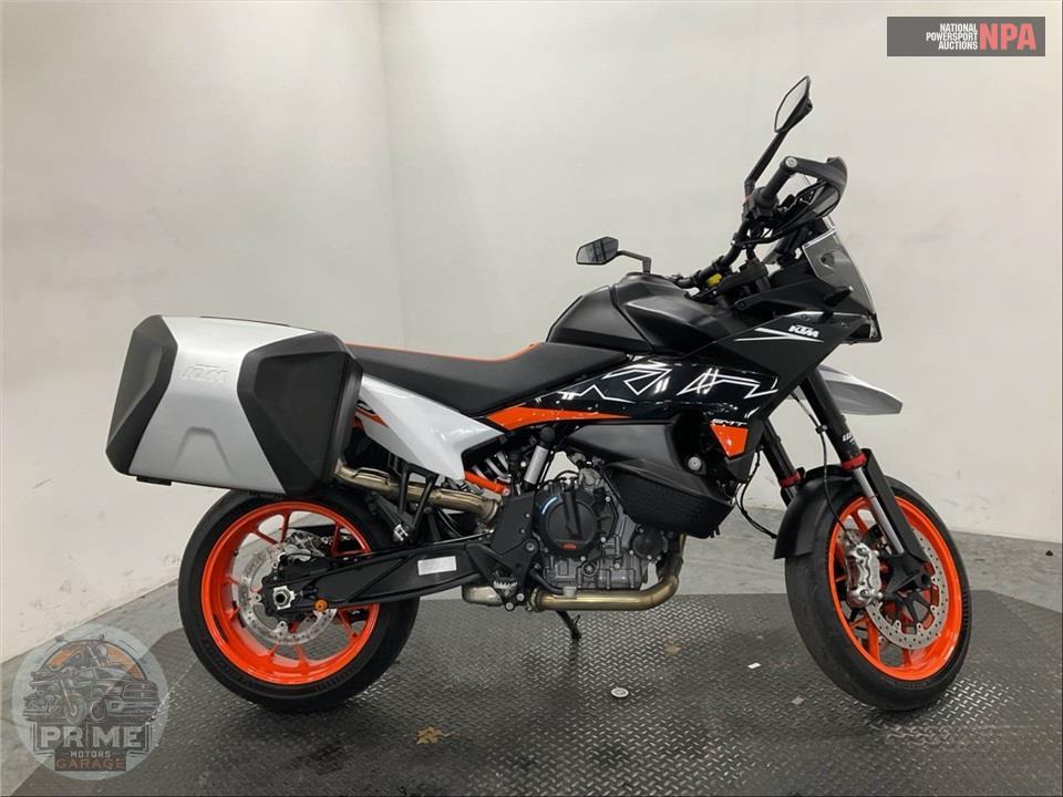 2024 KTM 890 SMT