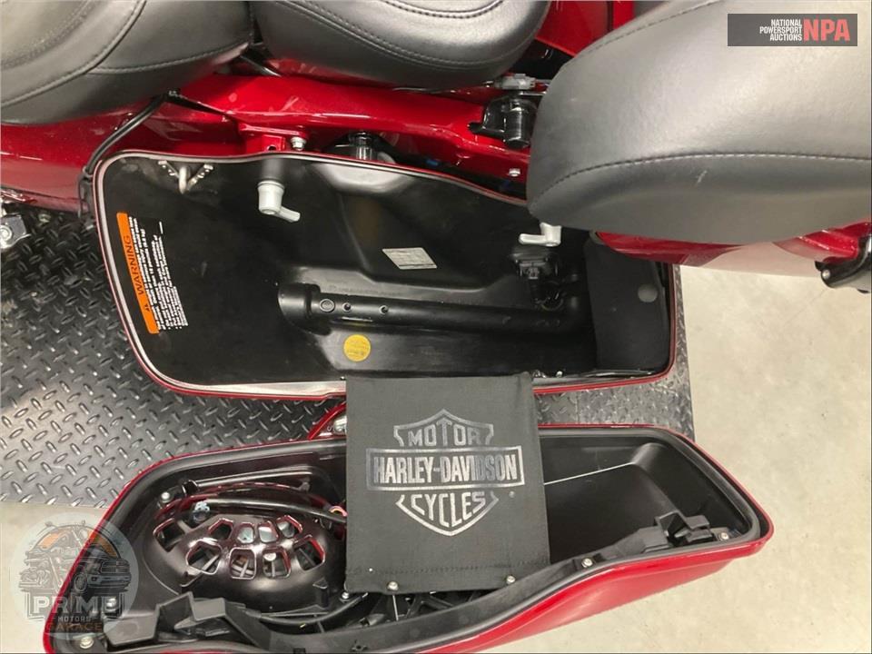 2017 Harley-Davidson FLHXSE CVO STREET GLIDE — фото 26