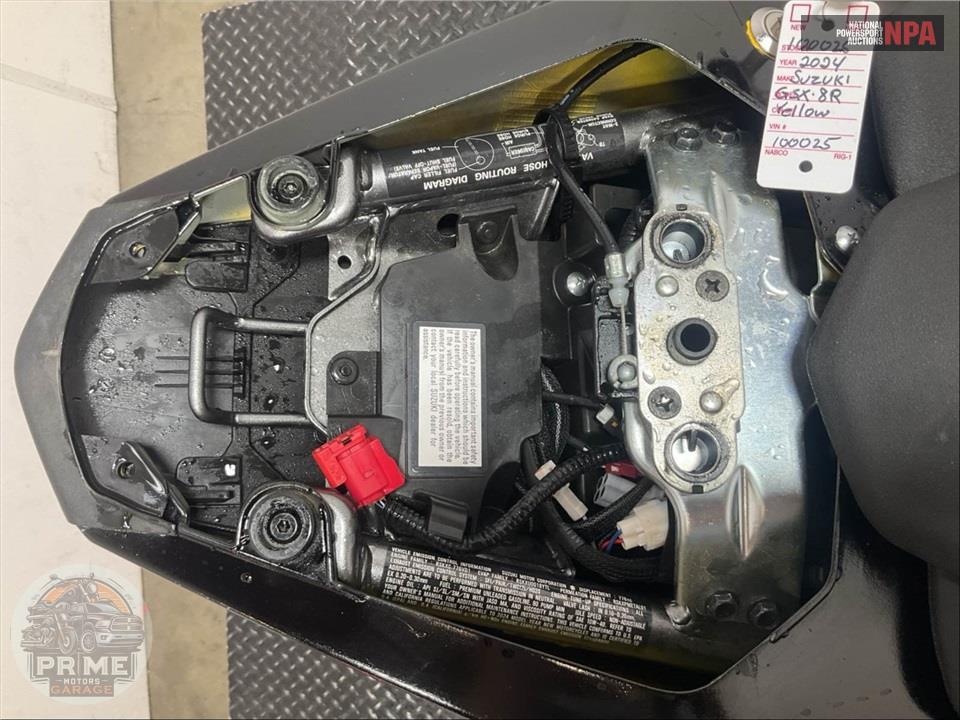2024 Suzuki GSX800FRQM4 GSX-8R — фото 15