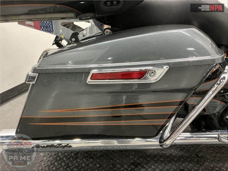 2016 Harley-Davidson FLTRUSE CVO ROAD GLIDE ULTRA — фото 23