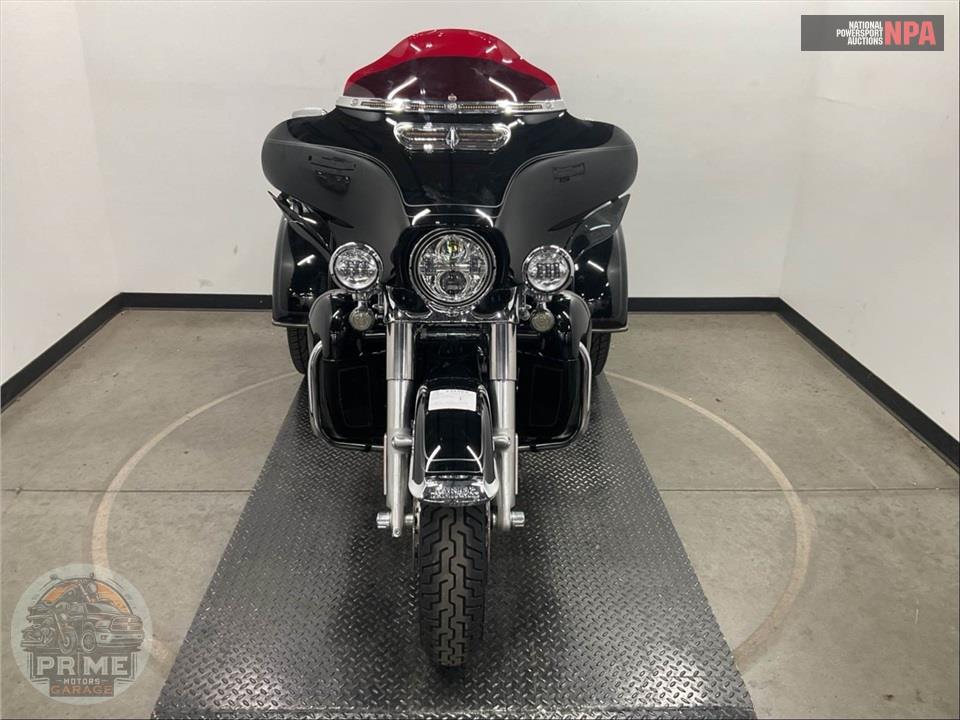 2023 Harley-Davidson FLHTCUTG TRI GLIDE ULTRA CLASSIC — фото 2