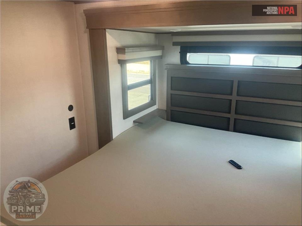 2023 Grand Design Recreational Vehicles M-390RK - SOLITUDE FIFTH WHEEL SERIES — фото 12