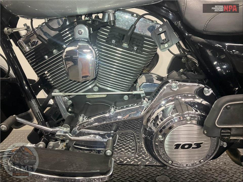 2012 Harley-Davidson FLHRC ROAD KING CLSC — фото 7