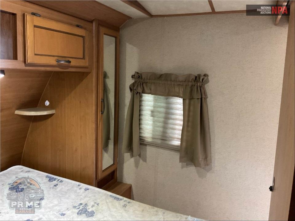 2016 Crossroads Rv M-240 BI - SUNSET TRAIL SUPER LITE SERIES — фото 13