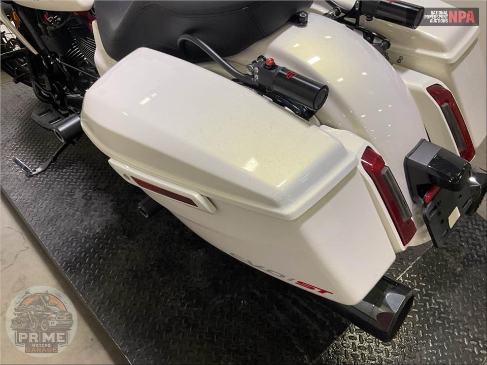 2024 Harley-Davidson FLTRXSTSE CVO ROAD GLIDE ST — фото 15