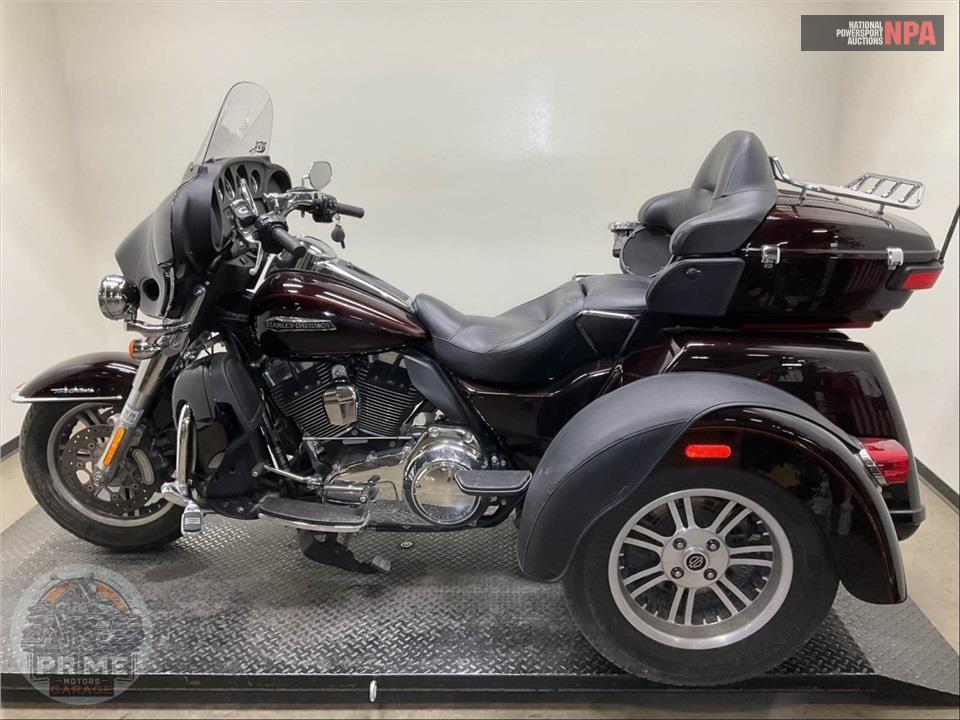 2014 Harley-Davidson FLHTCUTG TRIGLIDE ULTRA CLASSIC — фото 3