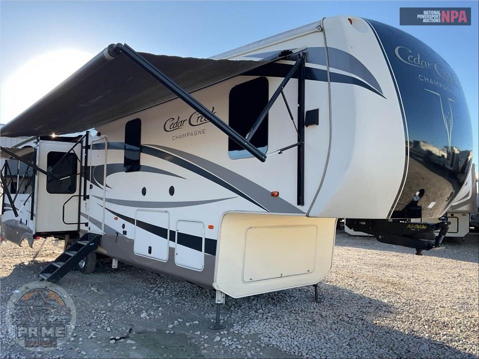 2019 Cedar Creek M-38EL - CHAMPAGNE FIFTH WHEEL SERIES — фото 1