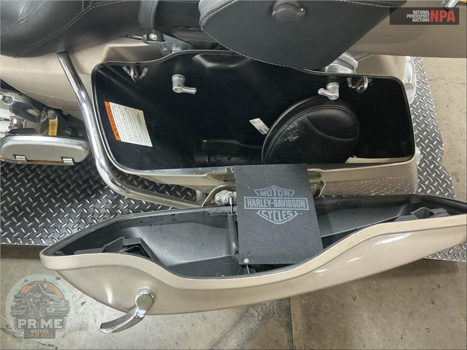 2018 Harley-Davidson FLHTCU ELECTRA GLIDE ULTRA CLASSIC — фото 24