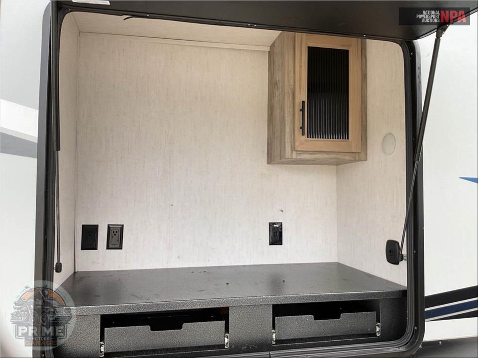 2021 Cherokee By Forest River M-3660SUITE - ARCTIC WOLF FIFTH WHEEL SERIES — фото 36