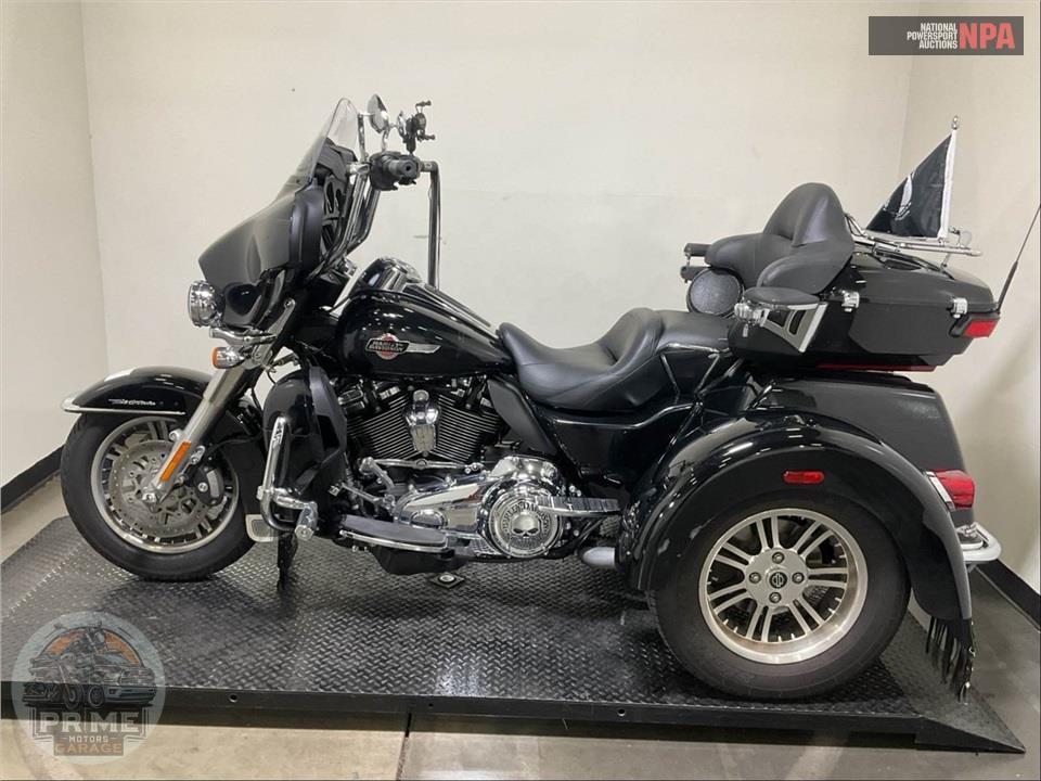 2023 Harley-Davidson FLHTCUTG TRI GLIDE ULTRA CLASSIC — фото 3