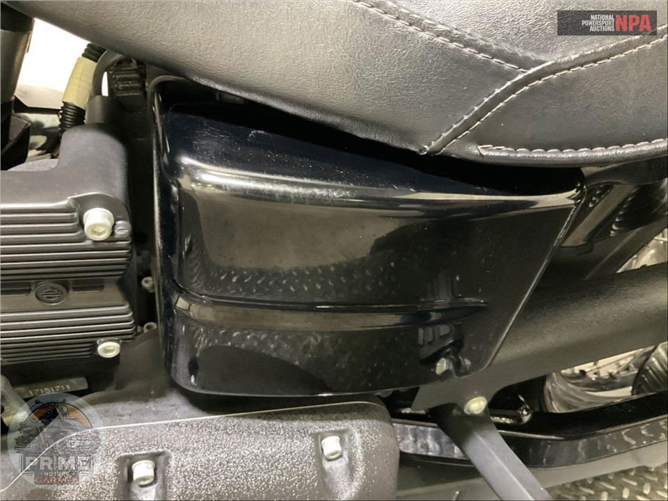 2017 Harley-Davidson FXDB STREET BOB — фото 17