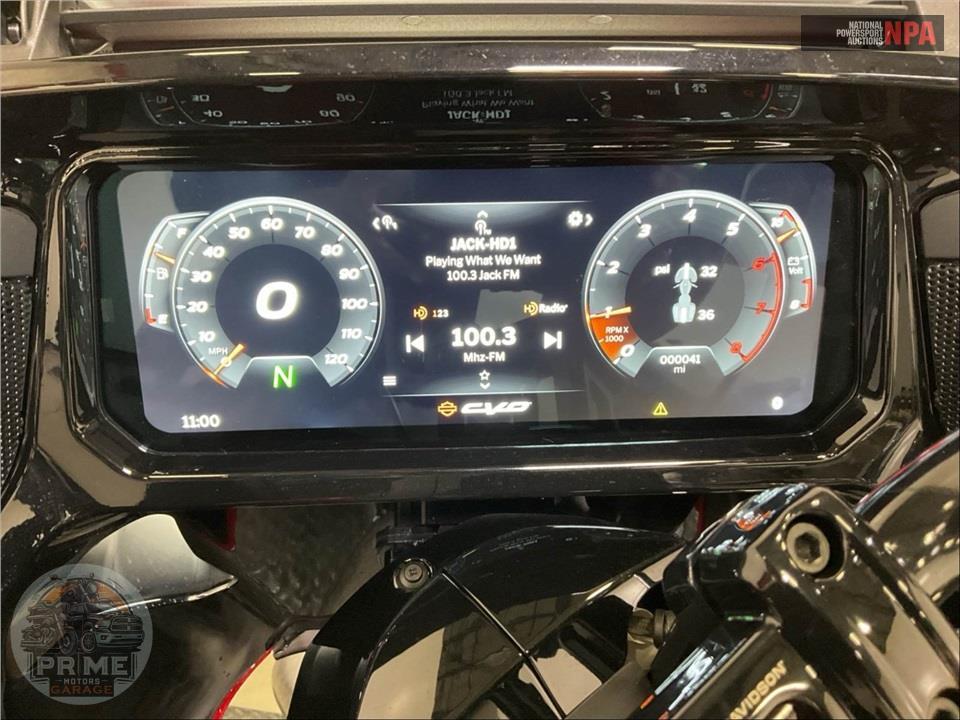 2025 Harley-Davidson FLTRXSTSE CVO ROAD GLIDE ST — фото 5
