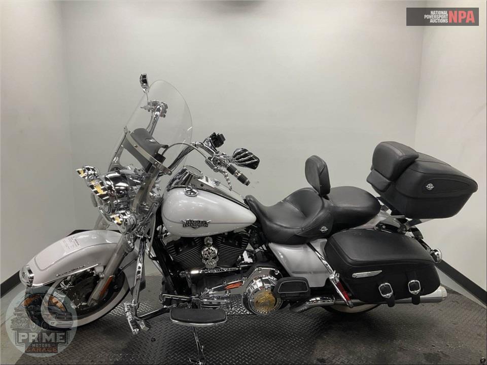 2012 Harley-Davidson FLHRC ROAD KING CLSC — фото 3