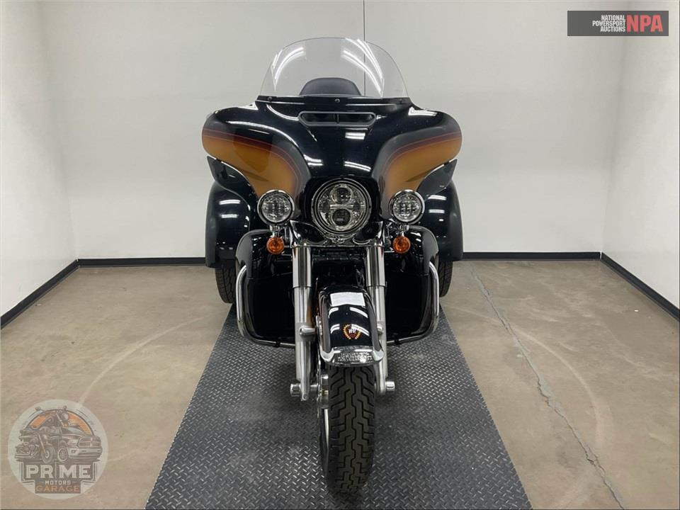 2024 Harley-Davidson FLHTCUTG TRI GLIDE ULTRA CLASSIC — фото 2