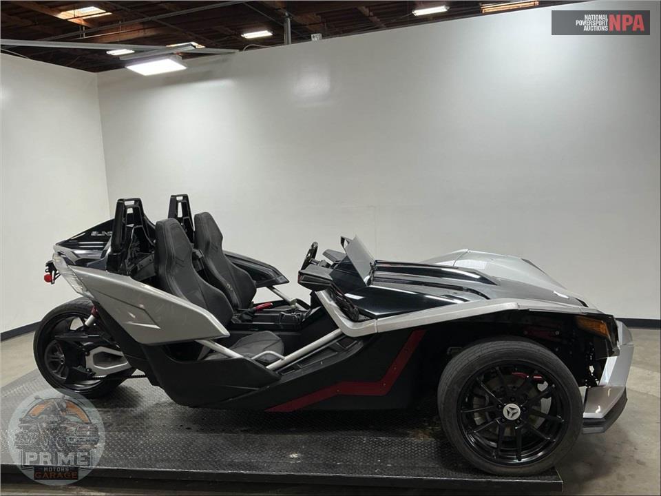 2017 Polaris SLINGSHOT SLR — фото 1