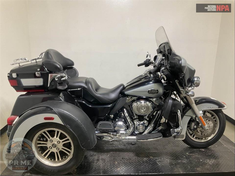 2013 Harley-Davidson FLHTCUTG TRIGLIDE UL CLSC — фото 1