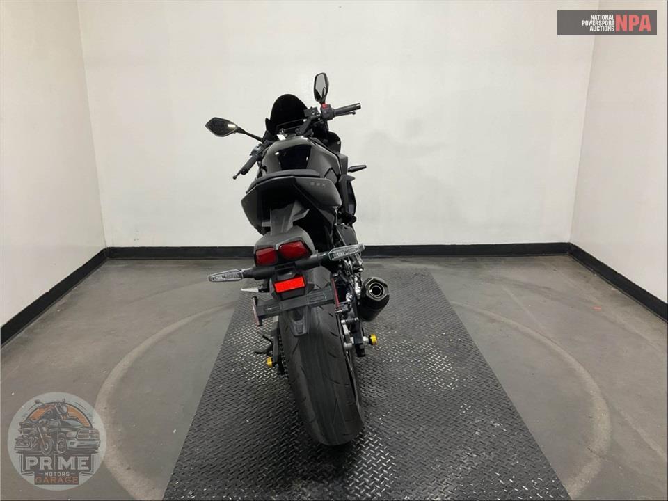 2025 Suzuki GSX800FRQM5 GSX-8R — фото 3