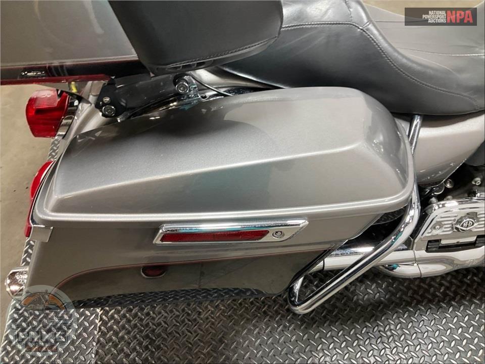 2016 Harley-Davidson FLTRU ROAD GLIDE ULTRA — фото 25
