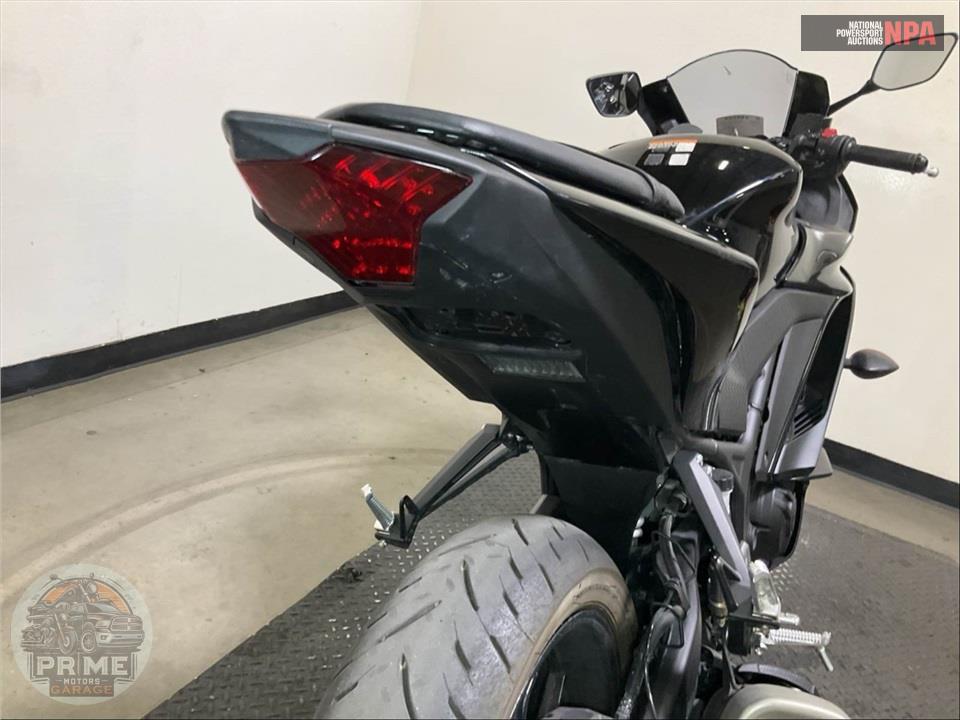 2023 Yamaha YZF-R3 — фото 28