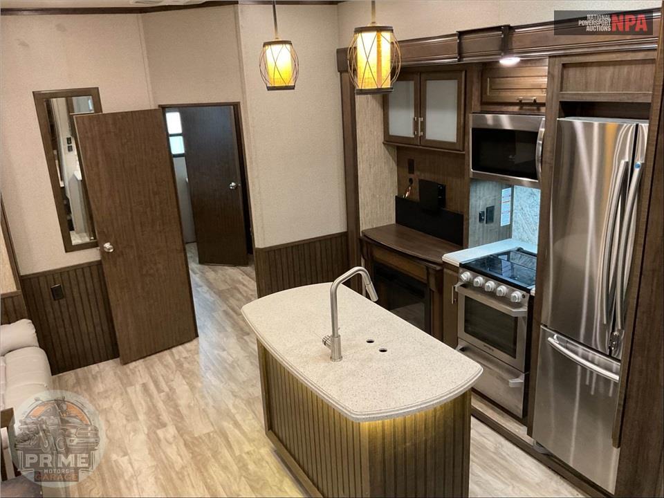 2021 Grand Design Recreational Vehicles M-3950BH - SOLITUDE S-CLASS FIFTH WHEEL SERIES — фото 6