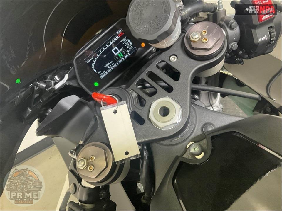 2023 Yamaha YZF-R1 — фото 13