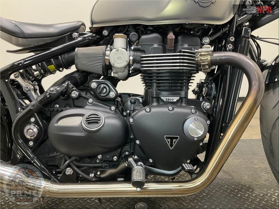 2022 Triumph BONNEVILLE BOBBER — фото 6