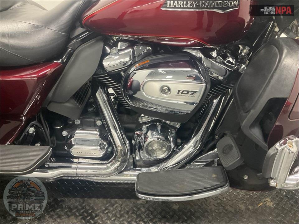 2017 Harley-Davidson FLHTCUTG TRIGLIDE ULTRA CLASSIC — фото 6