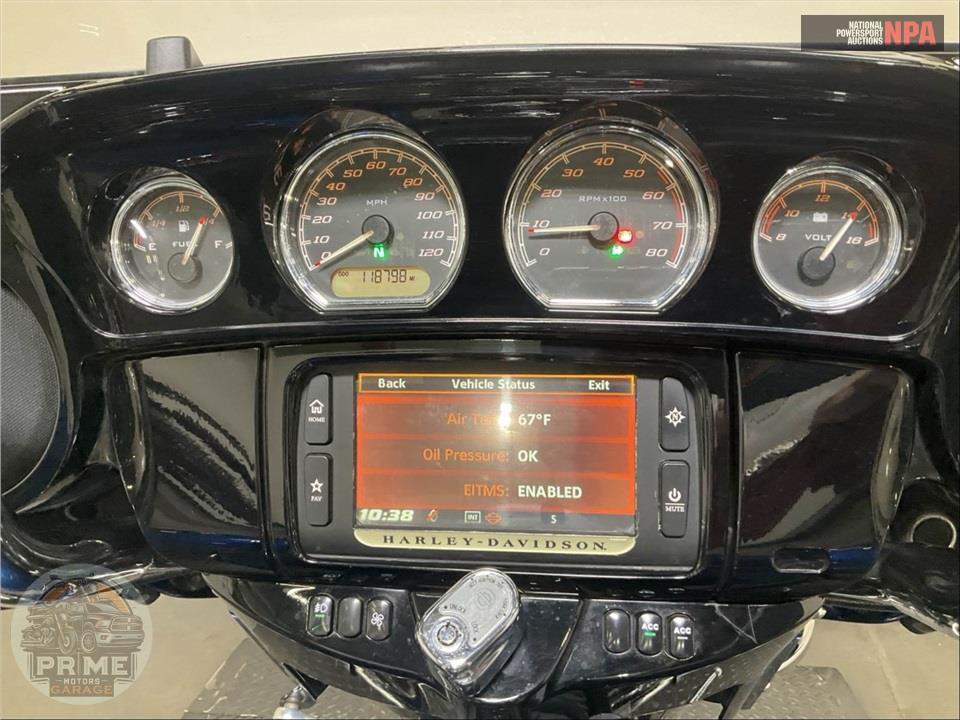 2018 Harley-Davidson FLHTCUTG TRI GLIDE ULTRA ANNIVERSARY — фото 5