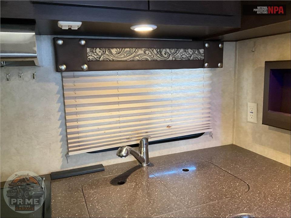 2015 Forest River-California/Oregon M-2812G - STEALTH TOY HAULER TOY HAULER SERIES — фото 28