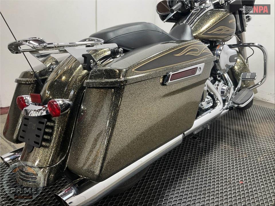 2016 Harley-Davidson FLHXS STREET GLIDE SPECIAL — фото 16