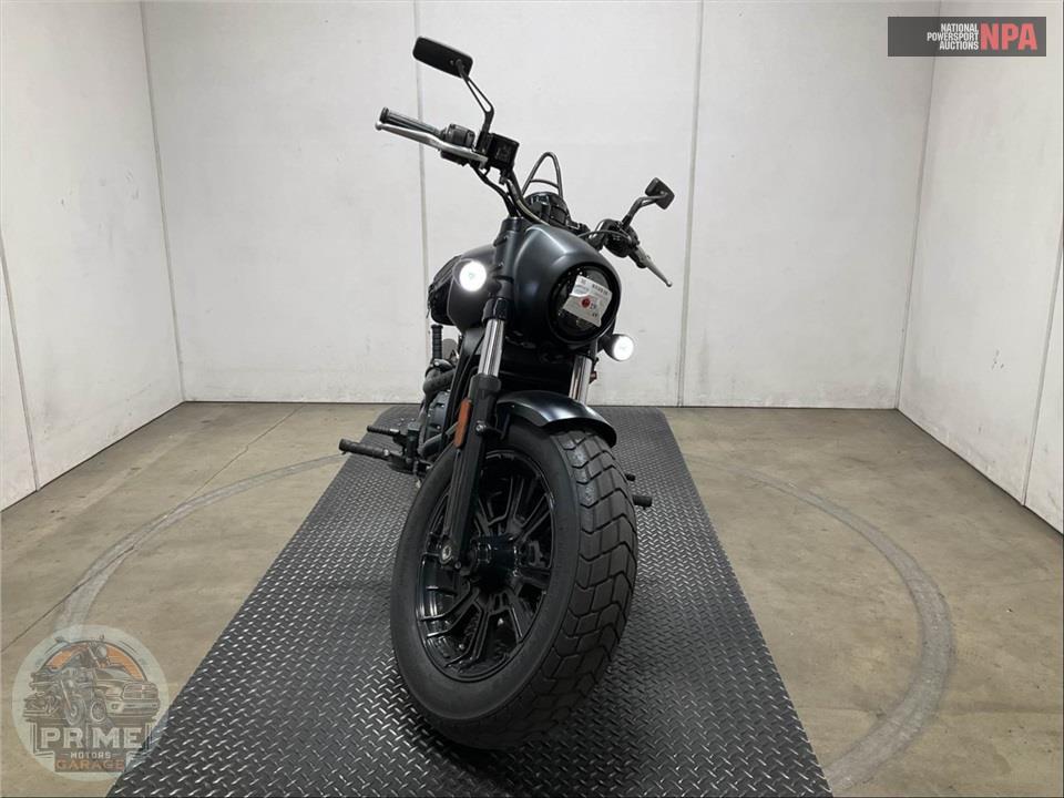2020 Indian Motorcycle SCOUT BOBBER (ABS, BLACK) — фото 2