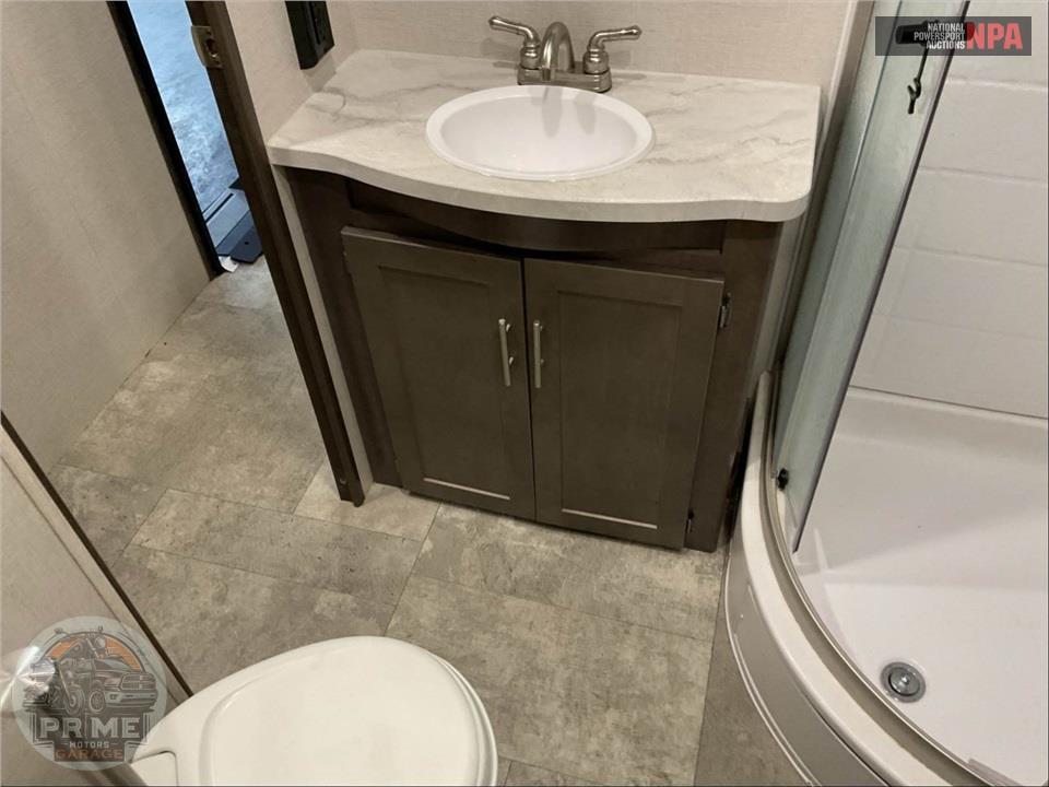 2018 Crossroads Rv M-33 CK - SUNSET TRAIL GRAND RESERVE SERIES — фото 16