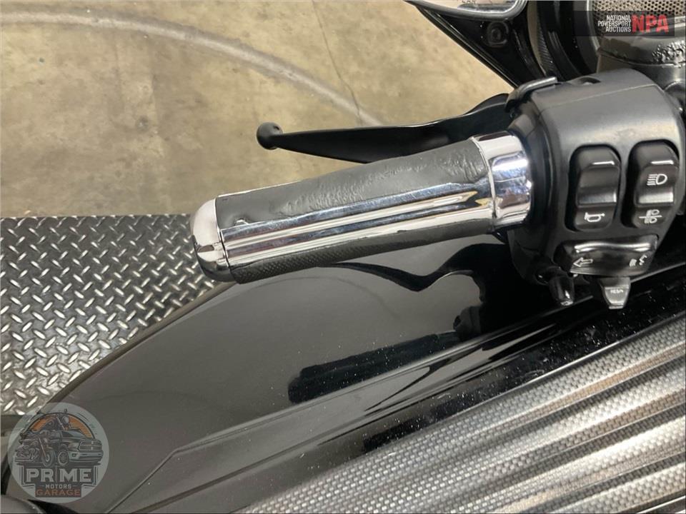 2016 Harley-Davidson FLHXSE CVO STREET GLIDE SPECIAL — фото 32