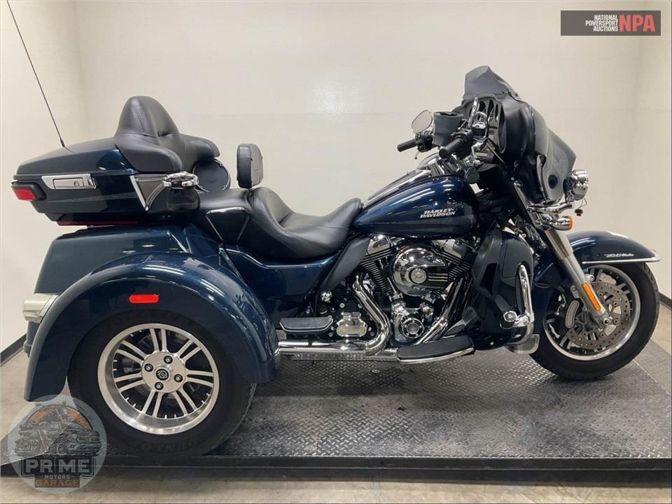 2016 Harley-Davidson FLHTCUTG TRIGLIDE ULTRA CLASSIC — фото 1