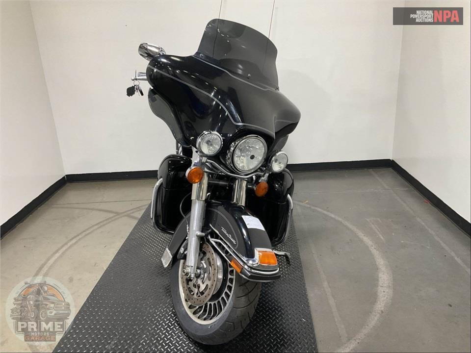 2010 Harley-Davidson FLHTCU ULTRA CLASSIC ELECTRA GLIDE — фото 2