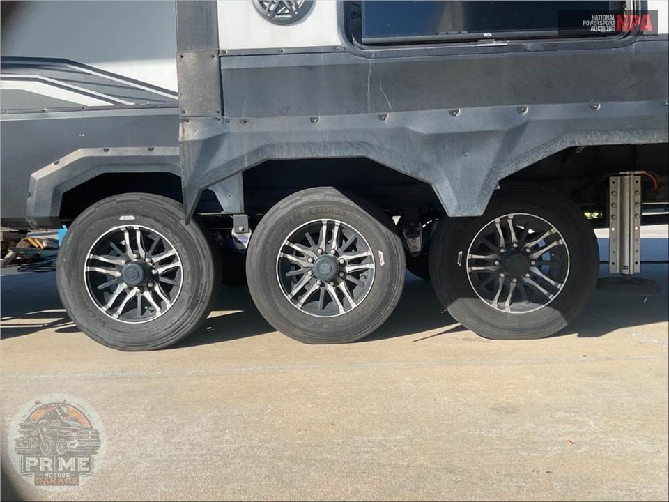 2023 Grand Design Recreational Vehicles M-395MS - MOMENTUM M-CLASS TOY HAULER TOY HAULER SERIES — фото 40