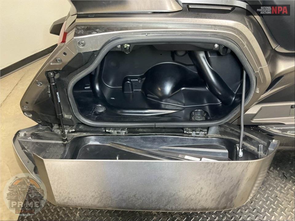 2018 Honda GL1800BD GOLDWING DCT (SILVER) — фото 21