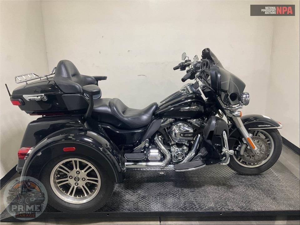 2016 Harley-Davidson FLHTCUTG TRIGLIDE ULTRA CLASSIC — фото 1