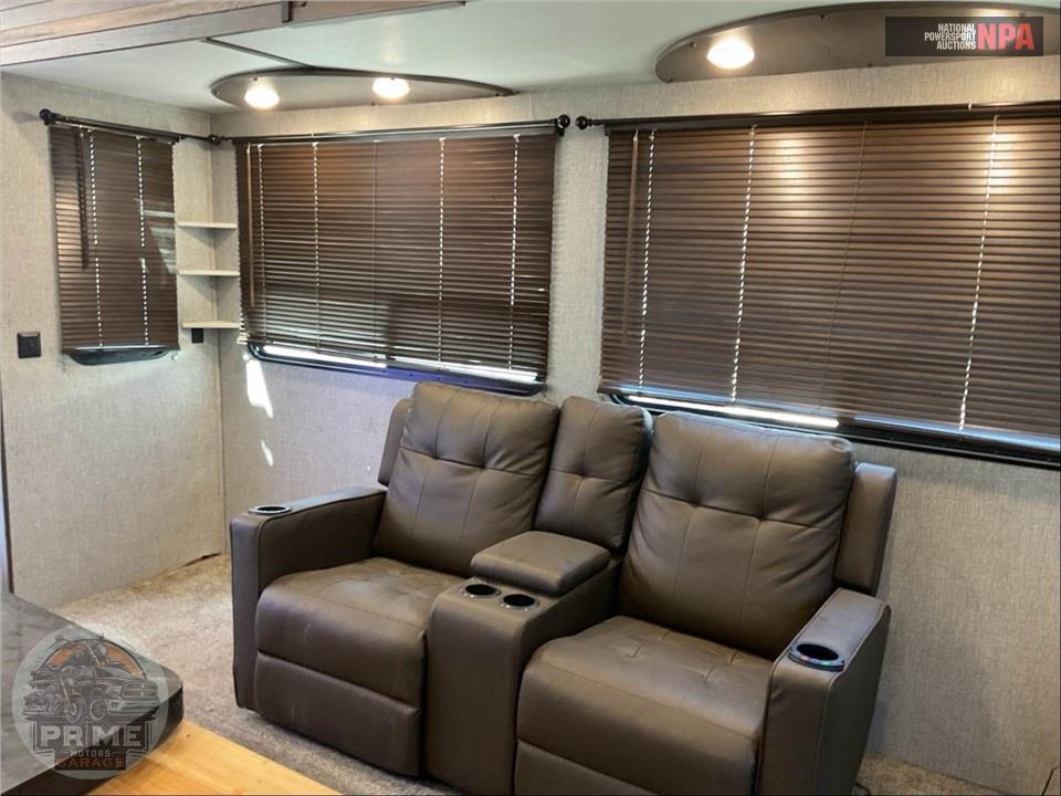 2021 Crossroads Rv M-374 BAR - HAMPTON SERIES — фото 8