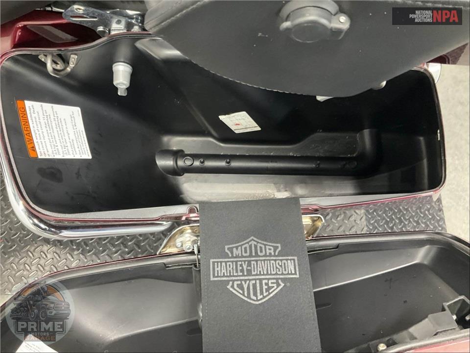 2017 Harley-Davidson FLHTK ULTRA LIMITED — фото 23