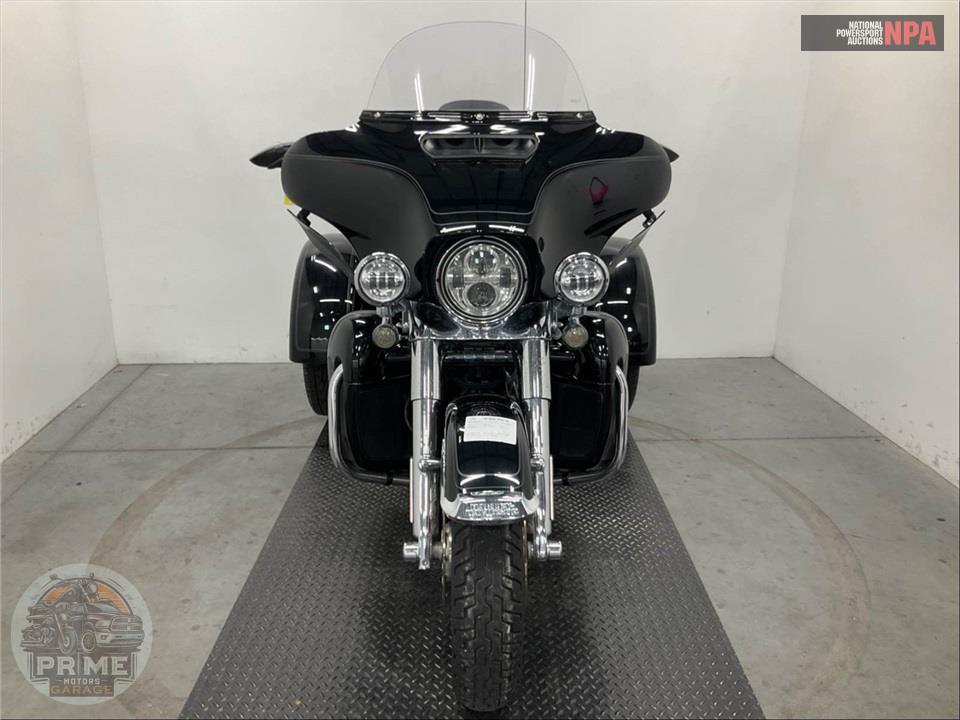 2023 Harley-Davidson FLHTCUTG TRI GLIDE ULTRA CLASSIC — фото 2