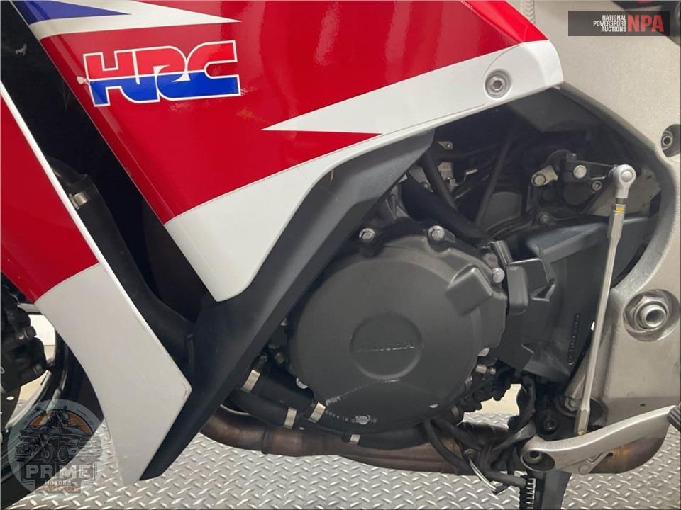 2013 Honda CBR1000RRLD WHTE/BLUE/RED — фото 8