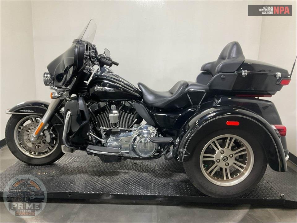 2016 Harley-Davidson FLHTCUTG TRIGLIDE ULTRA CLASSIC — фото 3