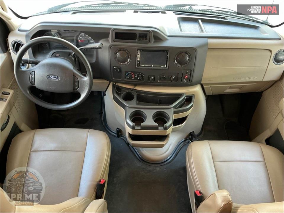 2020 Thor Motor Coach M-23U E350-V10 - FOUR WINDS SERIES — фото 13