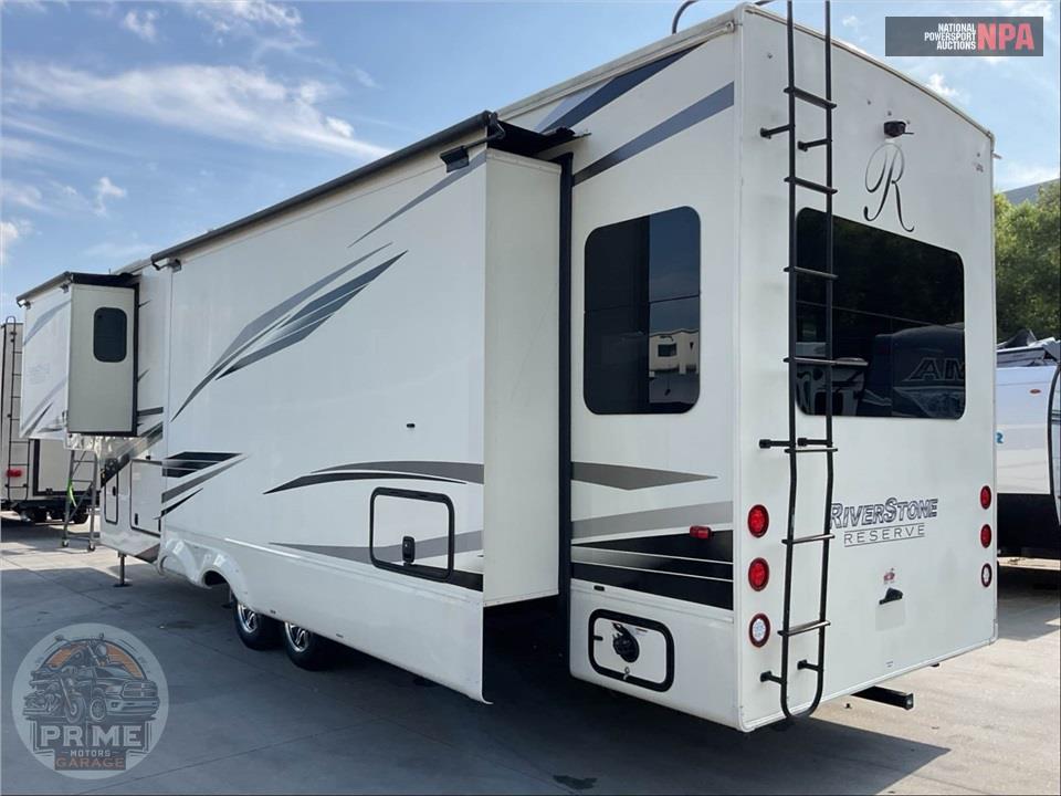 2021 Riverstone M-3670RL - RESERVE FIFTH WHEEL SERIES — фото 3